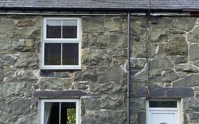 Ty'N Y Cwm, Nant Peris